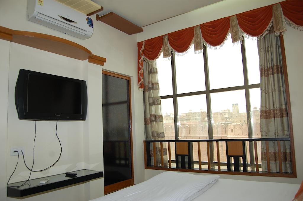 Hôtel Metro Palace à Bikaner Extérieur photo