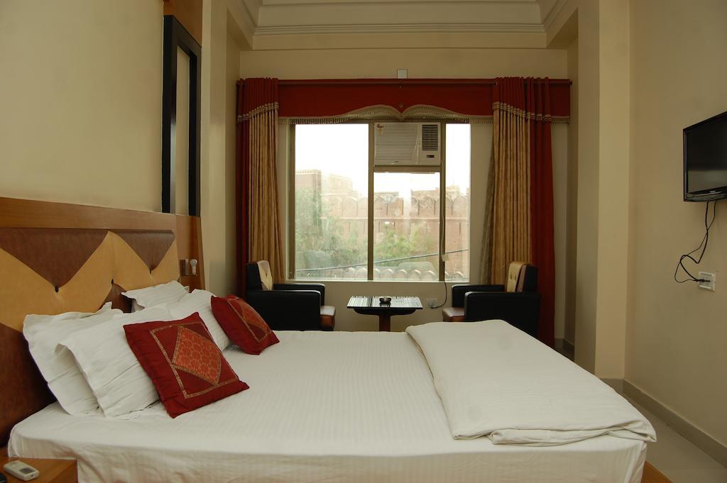 Hôtel Metro Palace à Bikaner Extérieur photo